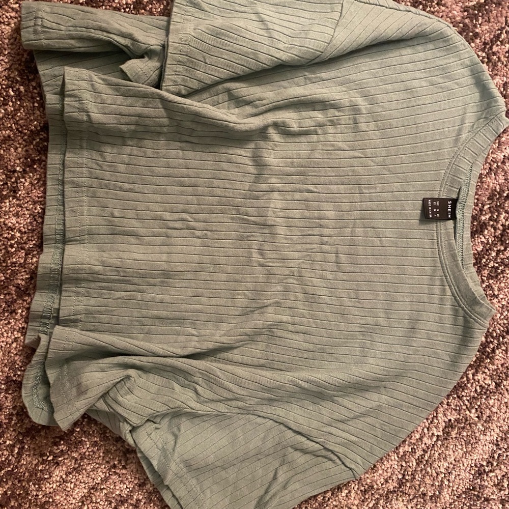 Cropped loose top never worn size small